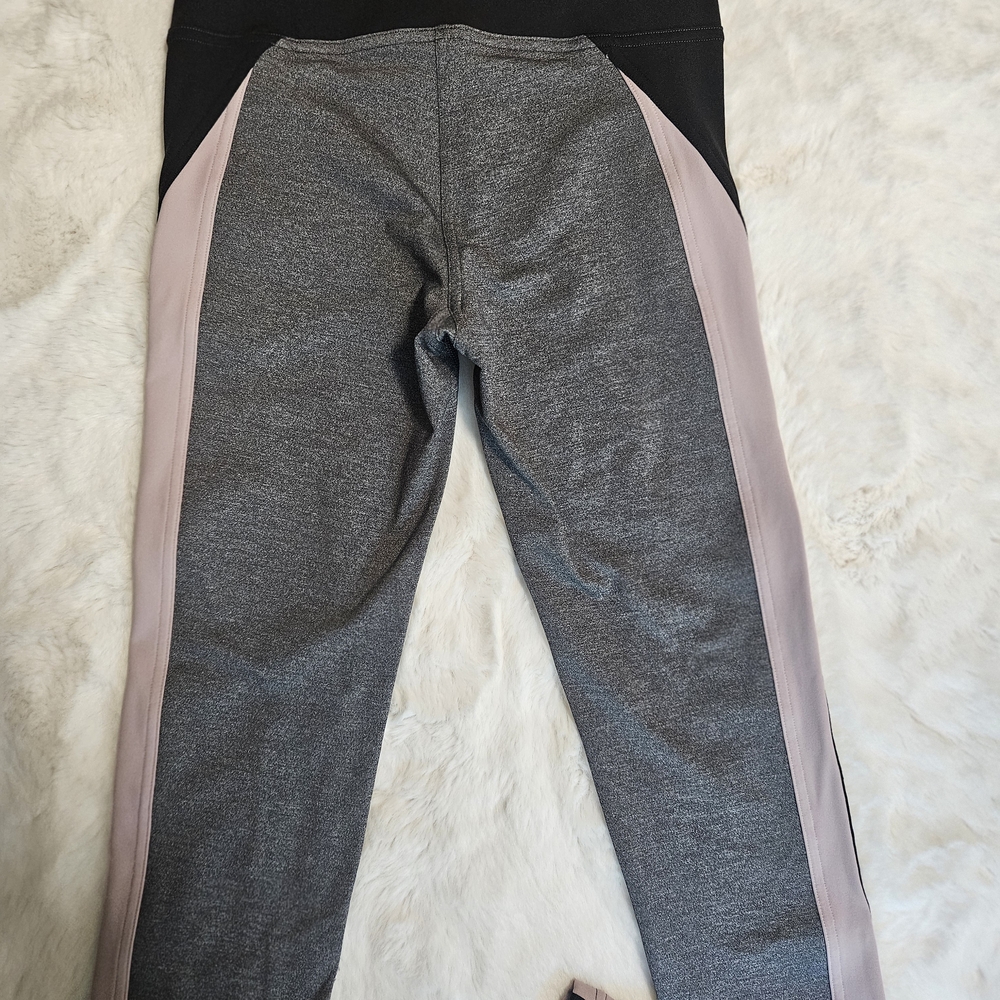 Lululemon Athletica Gray and Black Leggings - Picture 11 of 14